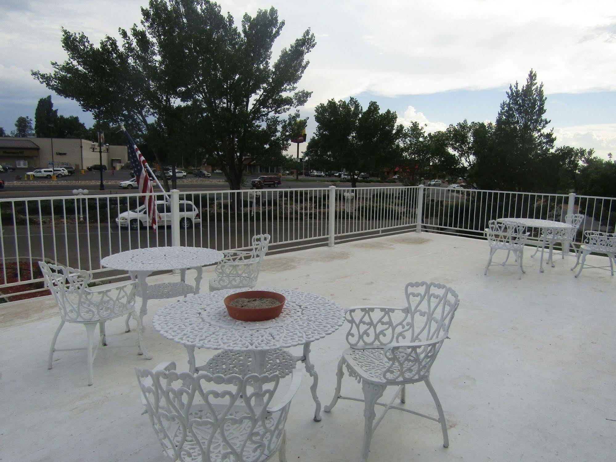 Step Back Inn Aztec ภายนอก รูปภาพ